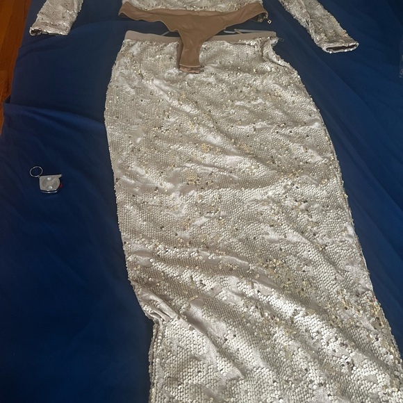 JLUXLABEL Gold Sequin Velvet Skirt Set - Picture 10 of 16